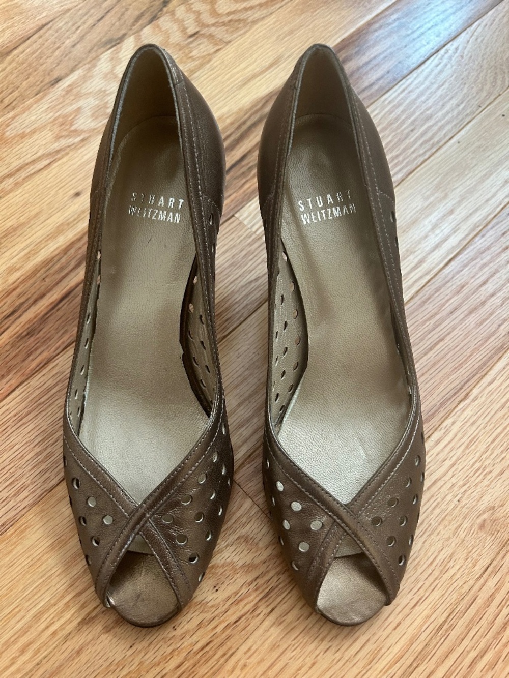 Stuart Weitzman metallic bronze perforated leather peep-toe pumps Size 6